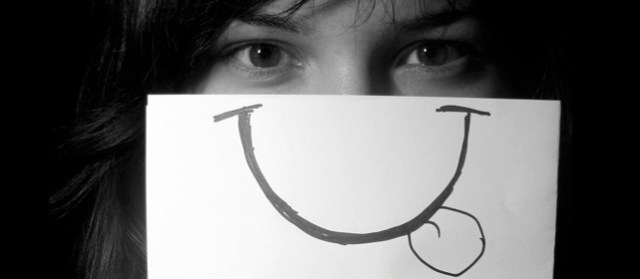 Sonríe, por si acaso